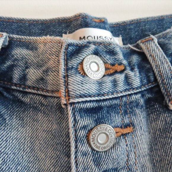 MOUSSY VINTAGE Exposed Button Fly Distressed Raw Hem Jean Shorts - Picture 5 of 15